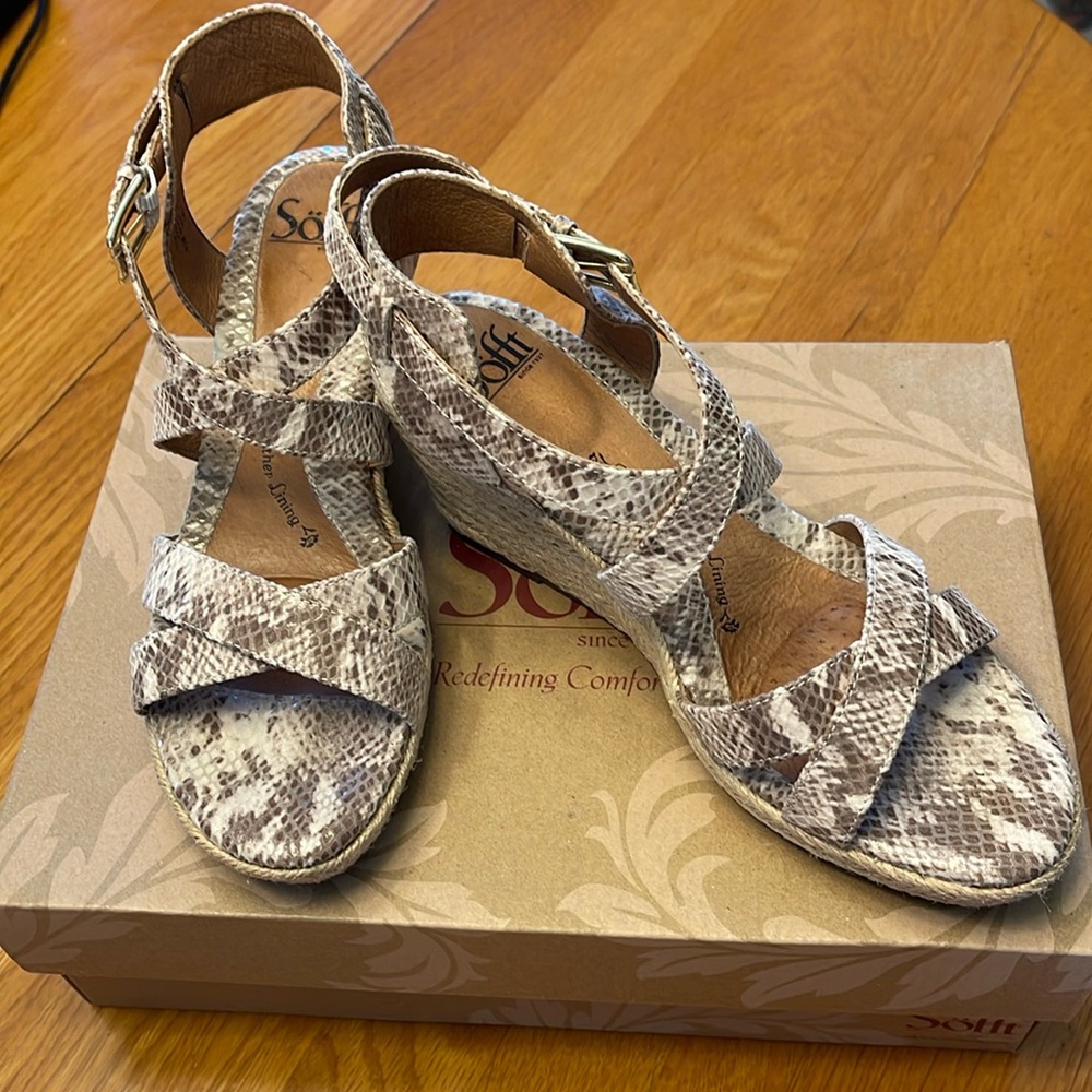 Sofft Inez wedge espadrilles, size 8. Excellent used condition.